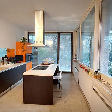 Youhosty - Exclusive Townhouse Garden And Pool Apartment *