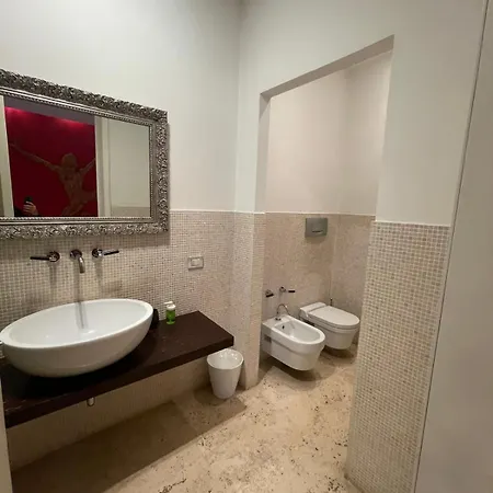 Youhosty - Exclusive Townhouse Garden And Pool Apartment