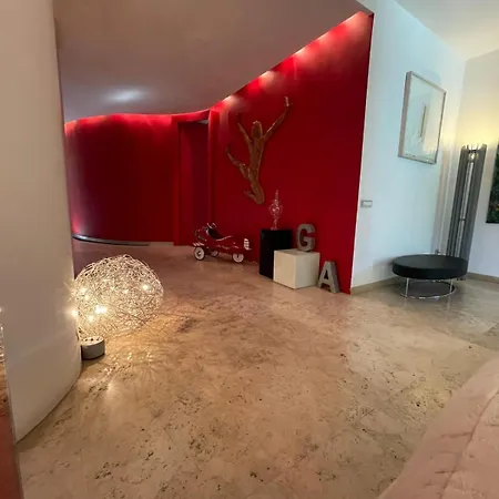 Youhosty - Exclusive Townhouse Garden And Pool Apartment