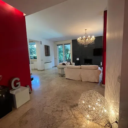 Apartment Youhosty - Exclusive Townhouse Garden And Pool