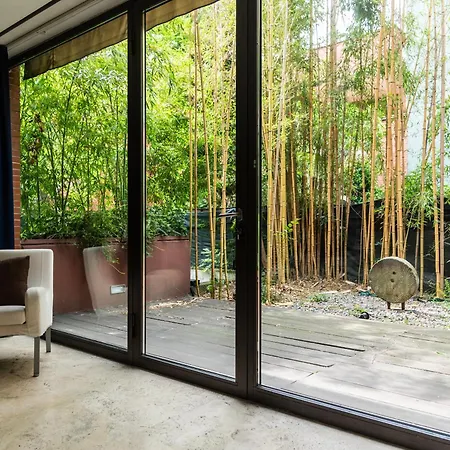 Youhosty - Exclusive Townhouse Garden And Pool